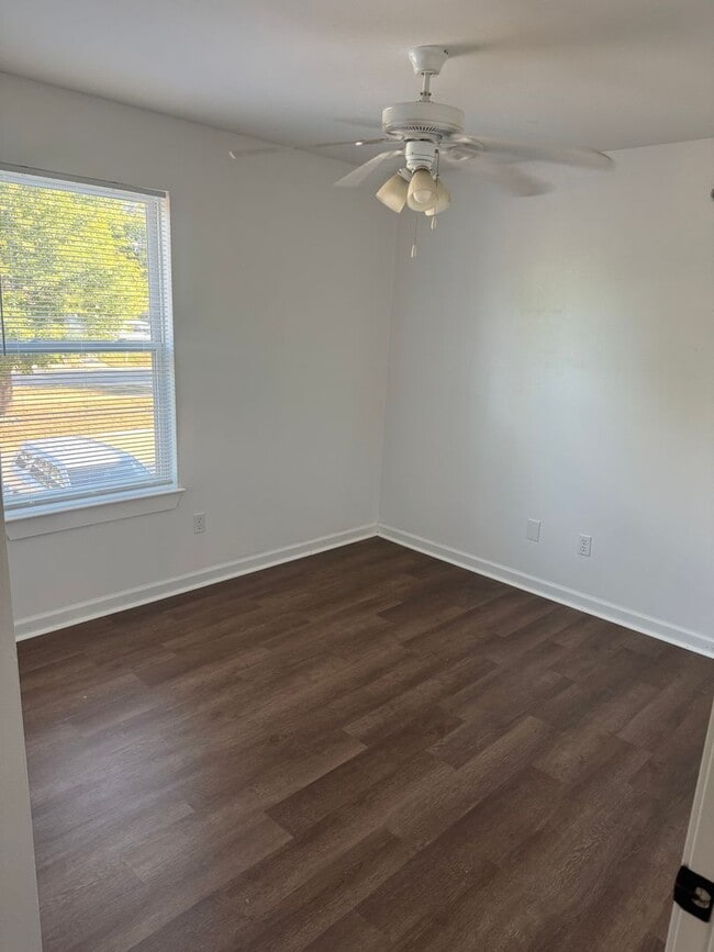 Building Photo - 2515 Martin St