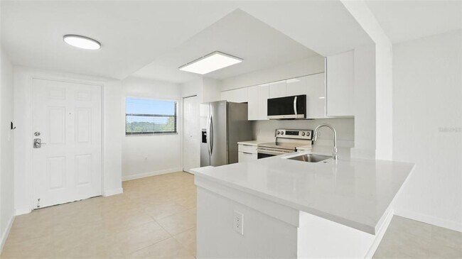 Foto del edificio - 900 Cove Cay Dr