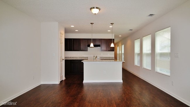 Building Photo - 3 br, 2.5 bath House - 8799 Berry Ave