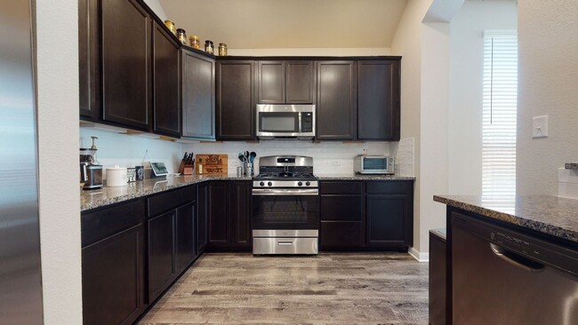 Building Photo - PRE-LEASING FOR AUGUST