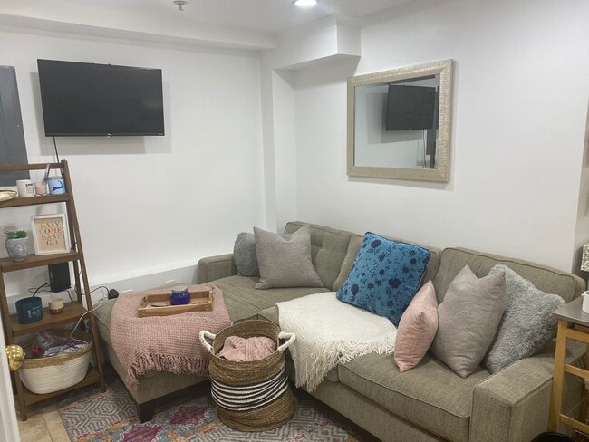 Building Photo - 1 Wiget St