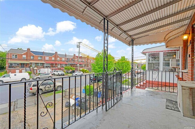 Building Photo - 1062 E 105th St