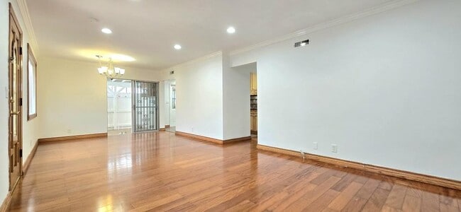 Building Photo - 700 E Angeleno Ave