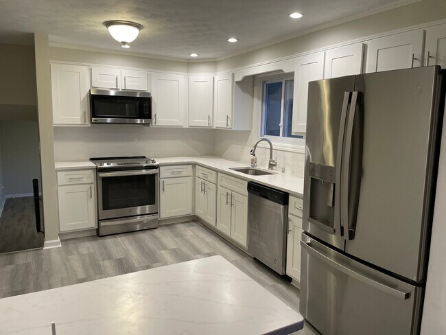 Kitchen - 87 Shalimar Dr
