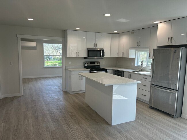 Foto del edificio - 4656 Bay Rd