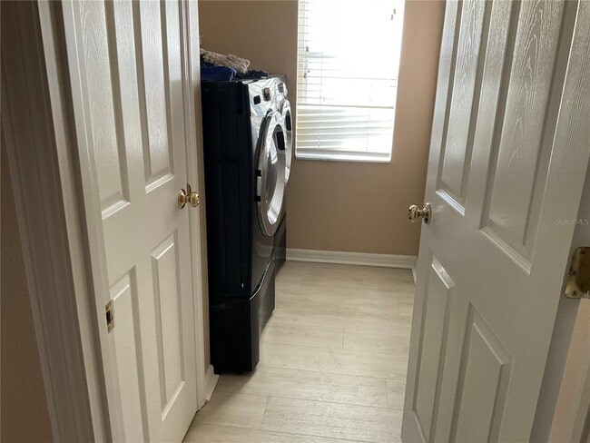 Building Photo - 2717 Villa Dr