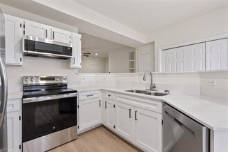 Building Photo - 2320 Gracy Farms Ln