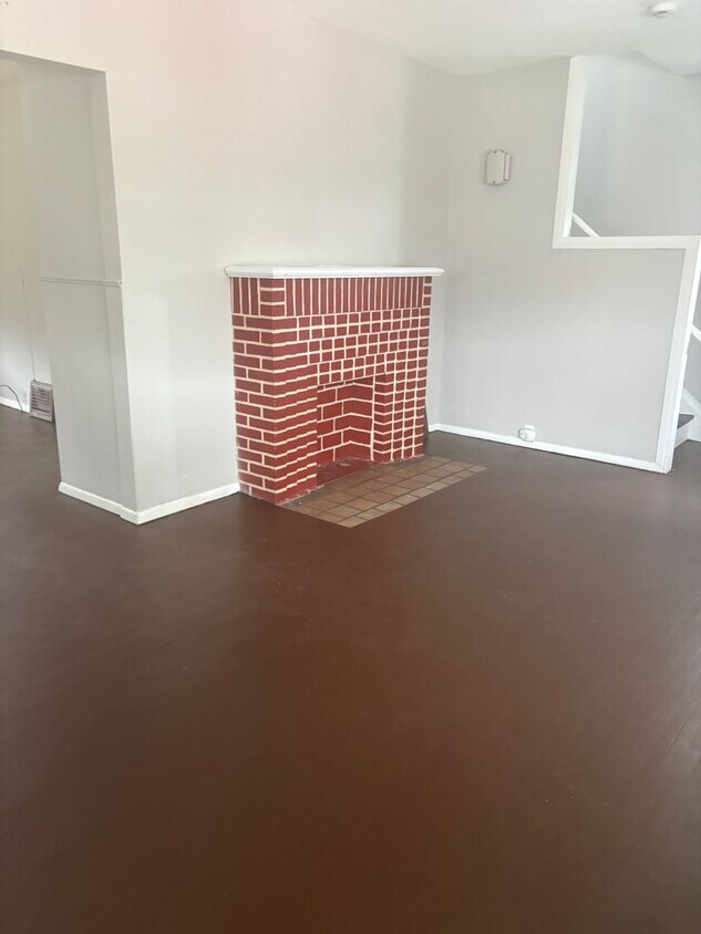 Foto del edificio - 5-Bedroom Single Family