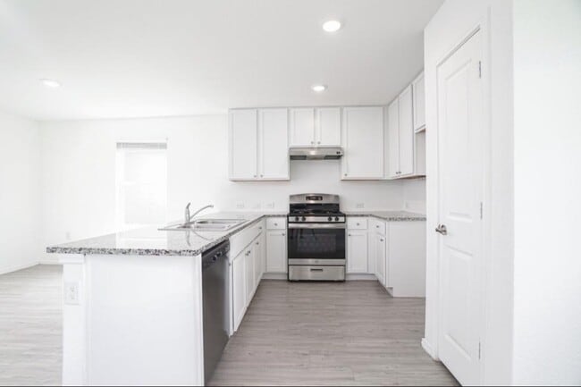 Building Photo - 4510 Glades Wy