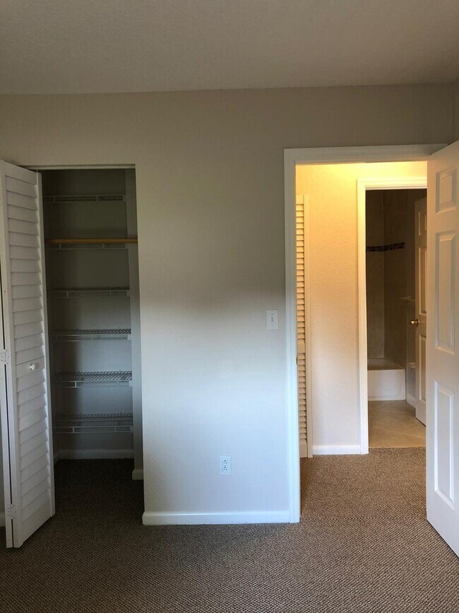 Building Photo - 5406 Bayside Dr