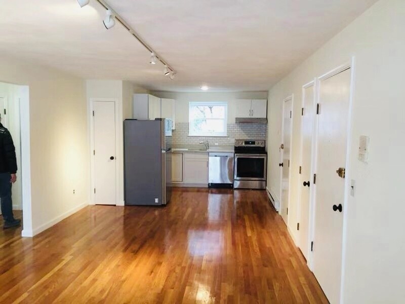 Primary Photo - 104 Trowbridge St