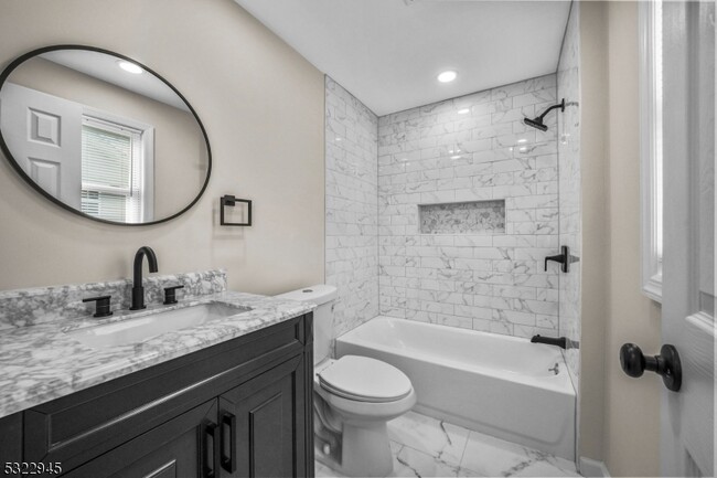 Building Photo - 312 Park St