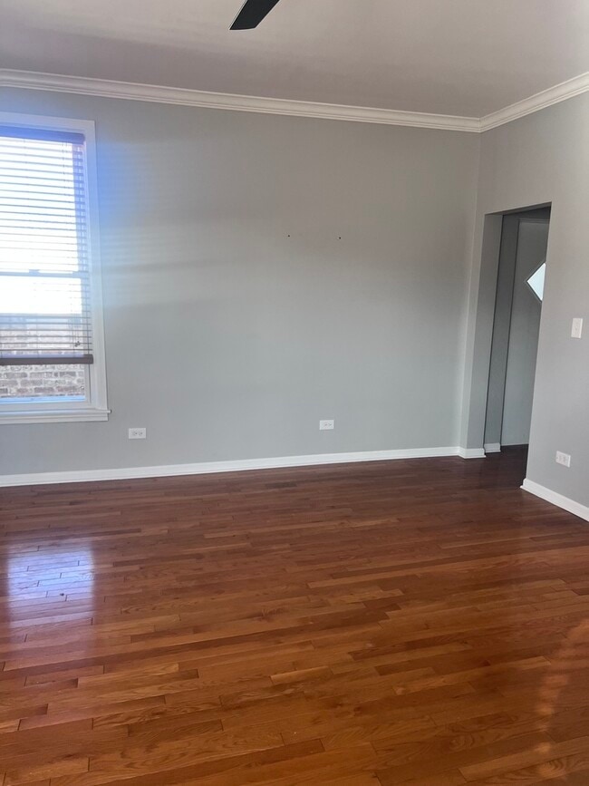 Building Photo - 20 W Hinsdale Ave