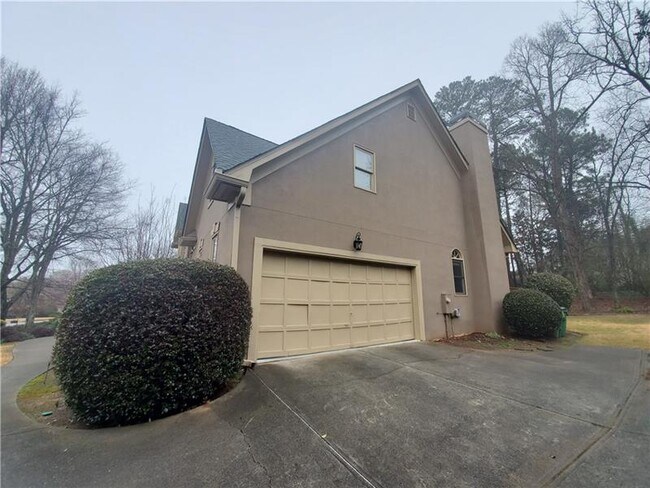 Building Photo - 12175 Magnolia Cir