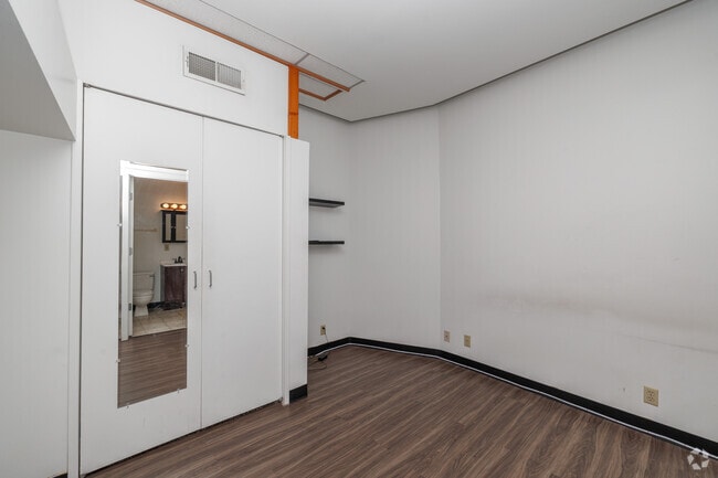 1BR, 1BA - 716SF - Bedroom - Nettleton Commons Apartments