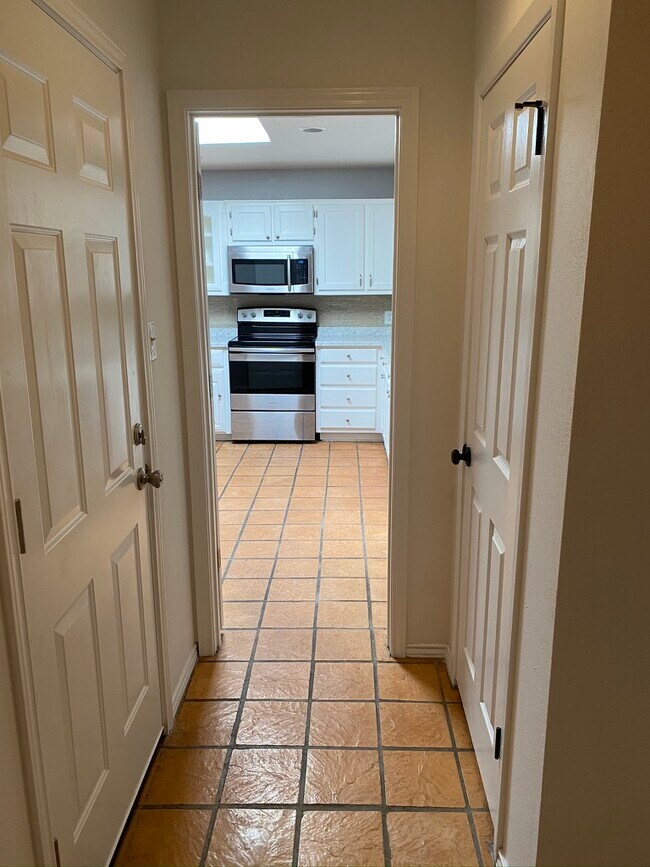 Vista del lavadero hacia la cocina - 4528 Lanham St