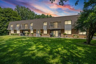 Building Photo - 6 Stenwick Dr
