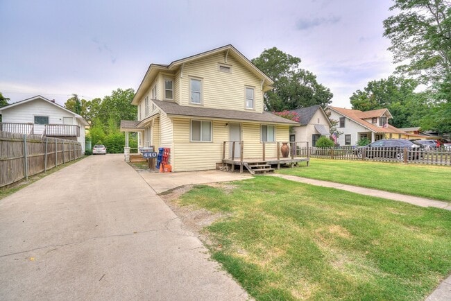 Photo - Stylish & Convenient Living Near OU ! House