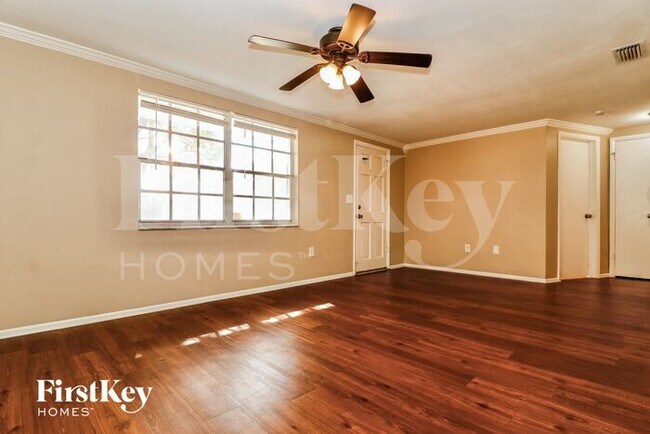 Foto del edificio - 4125 Woodsville Dr