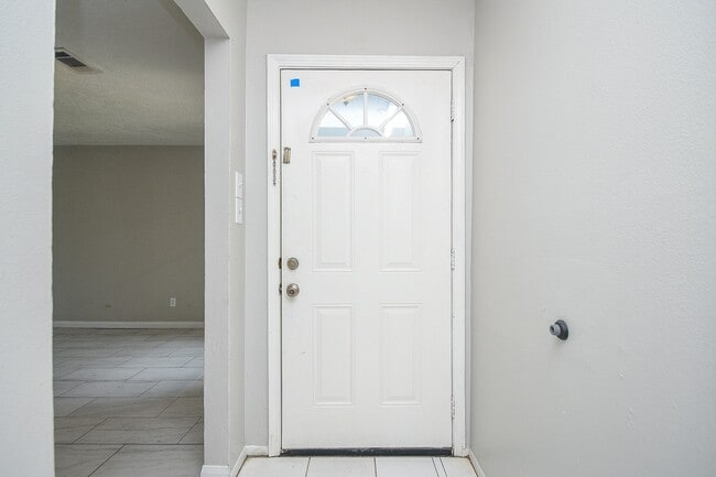 Foto del edificio - 12654 Monarch Rd