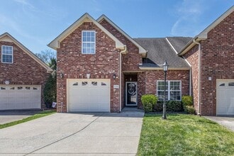 Building Photo - 2208 Stanford Ct