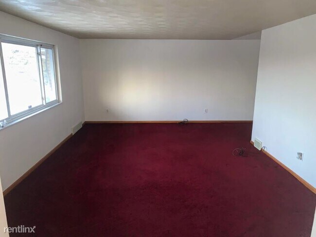 Building Photo - 3 br, 2 bath House - 142 Castle Dr