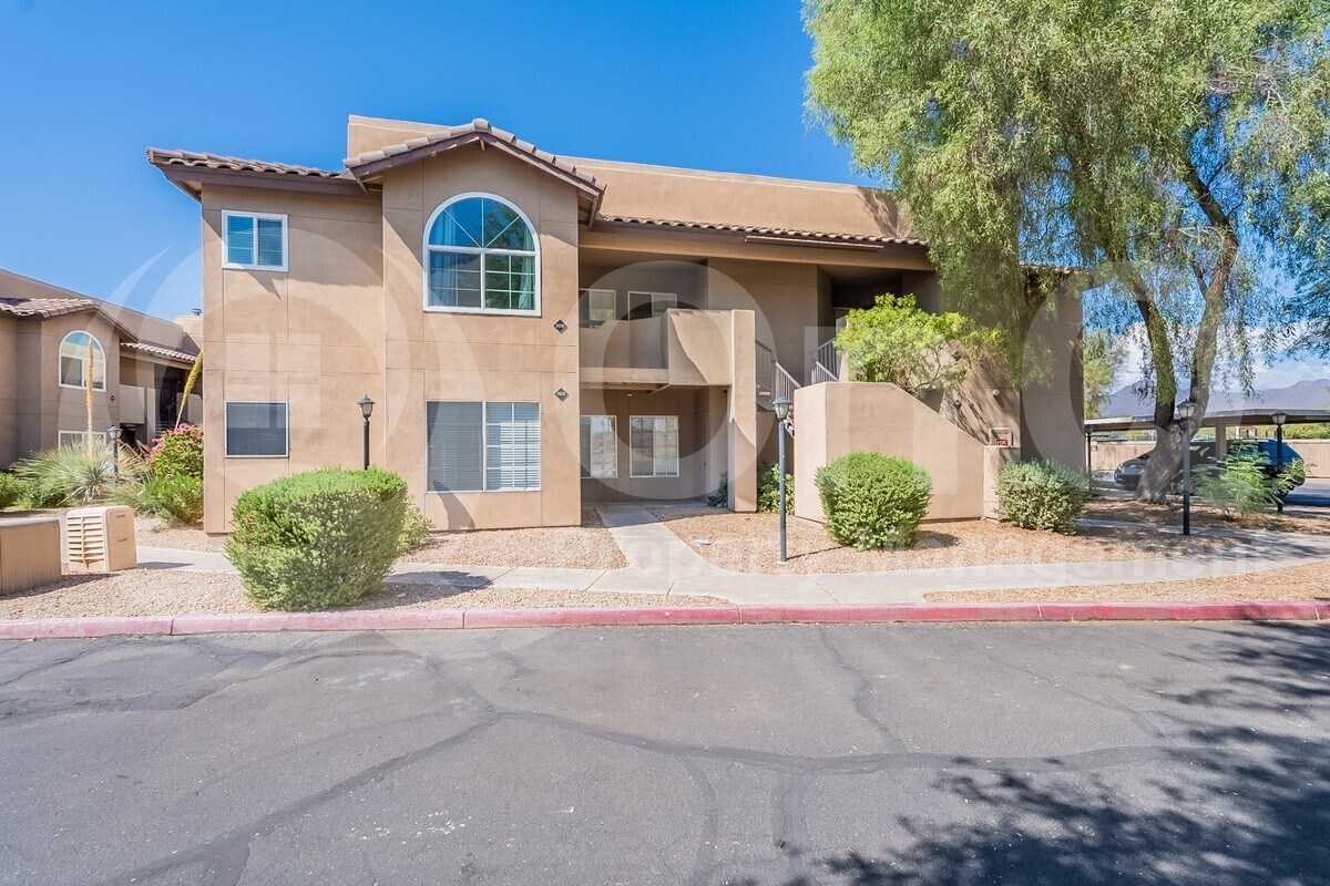 Foto principal - 9451 E Becker Ln