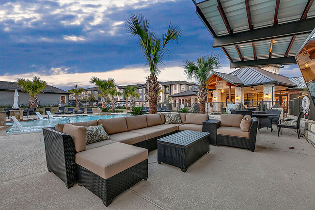 BBQ & Outdoor Lounge - Ventana Plum Creek