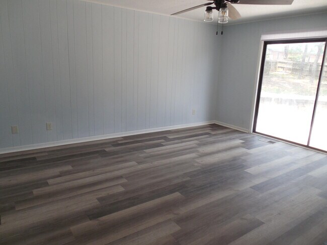 Foto del edificio - 107 Springlakes Cir
