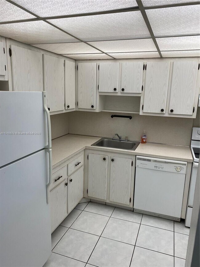 Foto del edificio - 16851 NE 23rd Ave