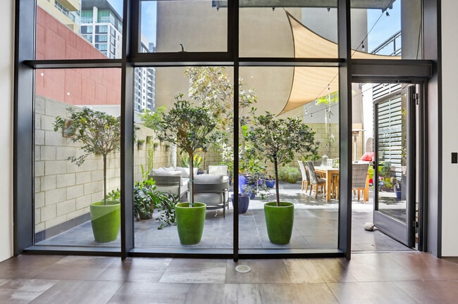 Building Photo - 1494 Union St