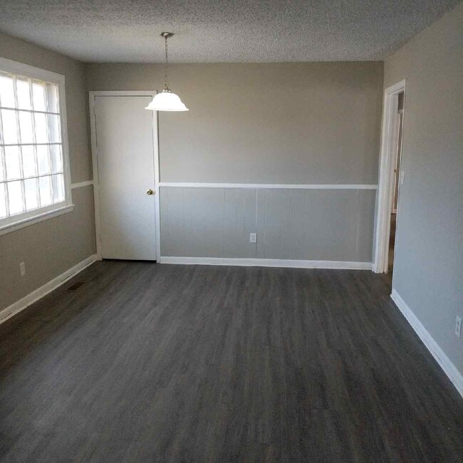 Building Photo - 6212 Clearview Dr
