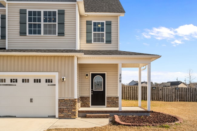 Building Photo - 209 Trophy Ridge Dr