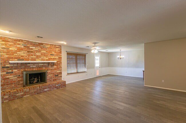 Building Photo - Eco-Friendly Oasis Near Lake Overholser: C...