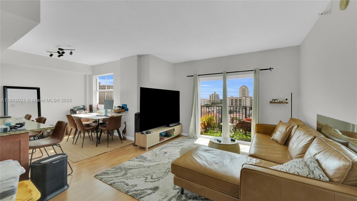 Foto principal - 1627 SW 37th Ave