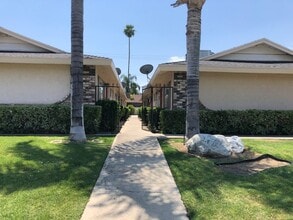 Building Photo - 2521 Bishop Dr