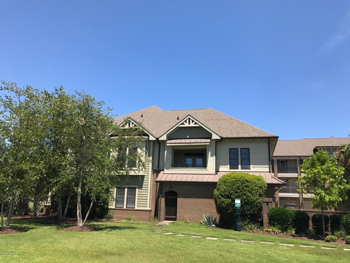 6813 Mayfaire Club Dr Unit 201, Wilmington, NC 28405 Condo for Rent