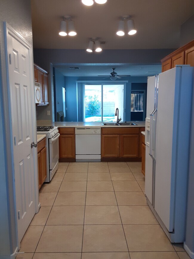 Kitchen - 7242 Platinum Creek St