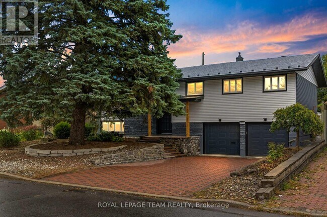 Photo du bâtiment - 1856 Playfair Dr