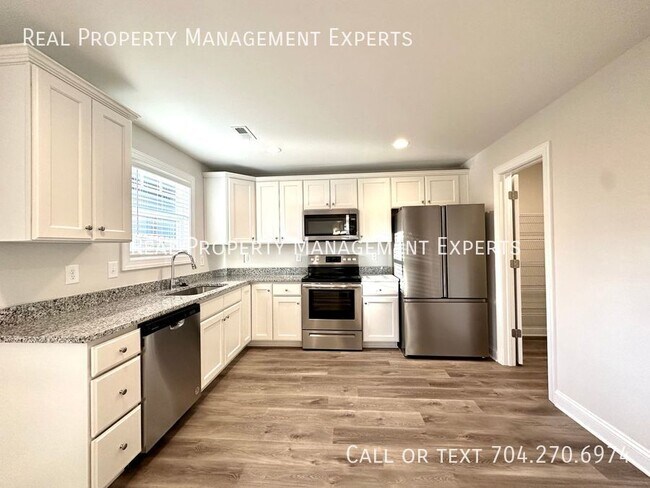 Building Photo - 544 Pitt St