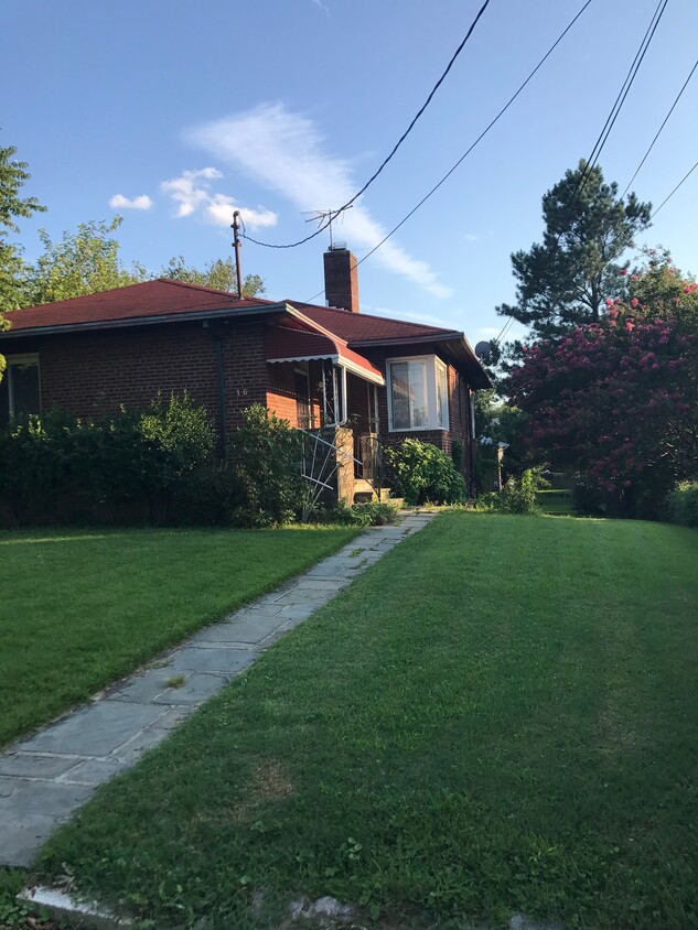 Large Front Yard - 716 HIGHLAND AVE NW