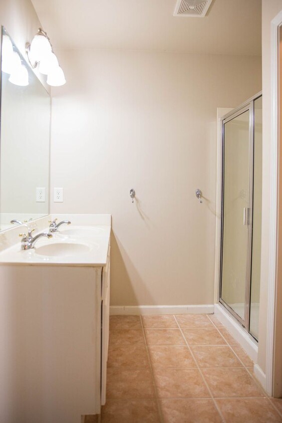 Building Photo - 10890 Alderwood Cove