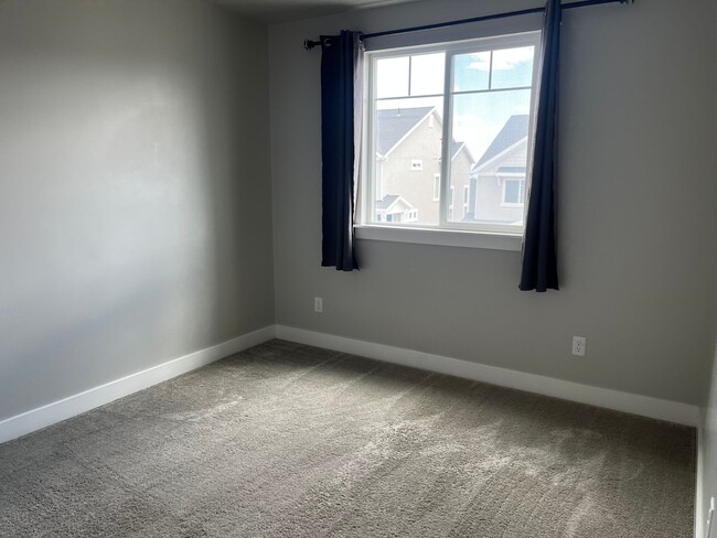 Building Photo - GORGEOUS Townhome!!!