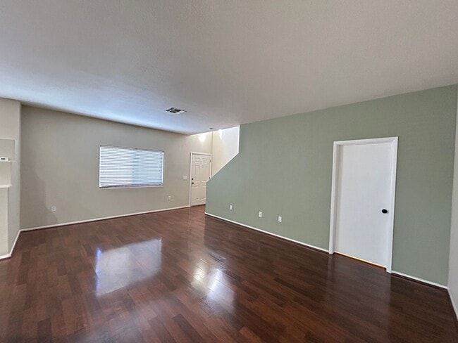 Foto del edificio - Gated Townhome 3-Bedrooms 2.5-Bathrooms!