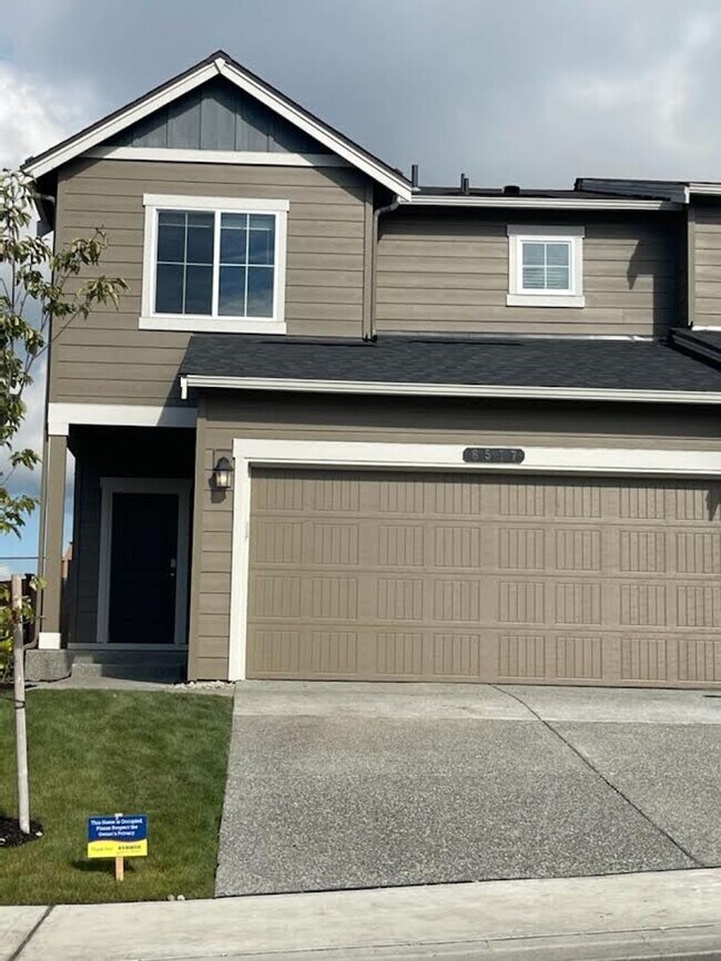 Building Photo - Large 3 Bedroom off of McWilliams, close t...