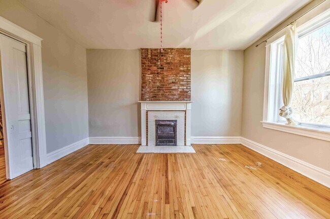 Building Photo - 3537 Giles 2F