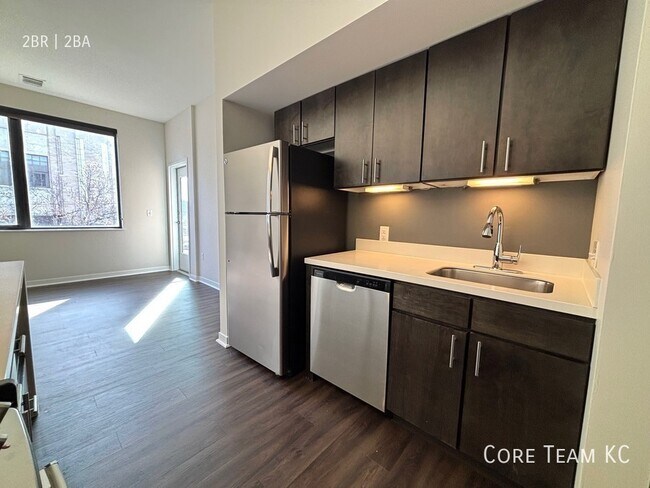 Foto del edificio - 662 E 63rd St