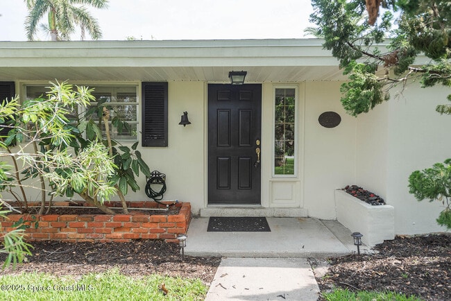 Building Photo - 508 Poinsettia Rd