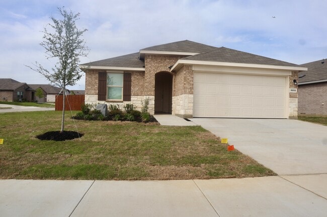 Building Photo - 5552 Rollins Dr