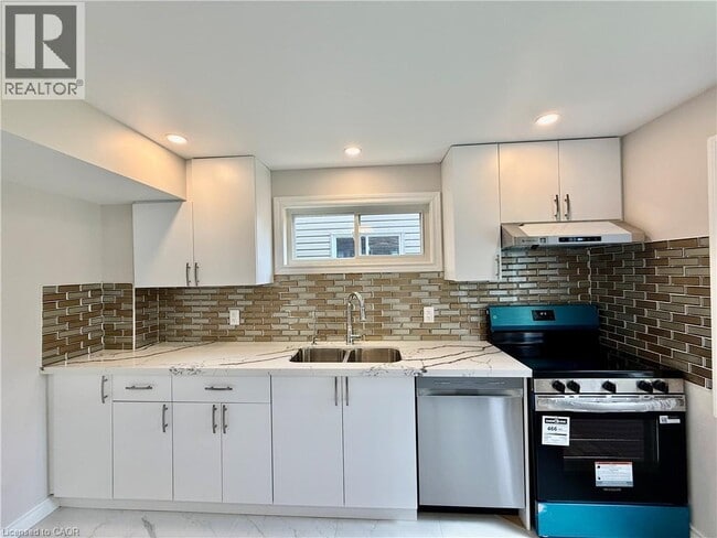 Building Photo - 568 Woolgrass Ave